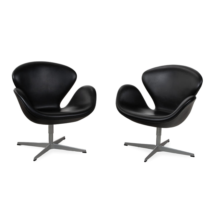 Fritz Hansen 2x Swan Chair Leder Sessel Schwarz manuelle Funktion mit Drehstopp Funktion