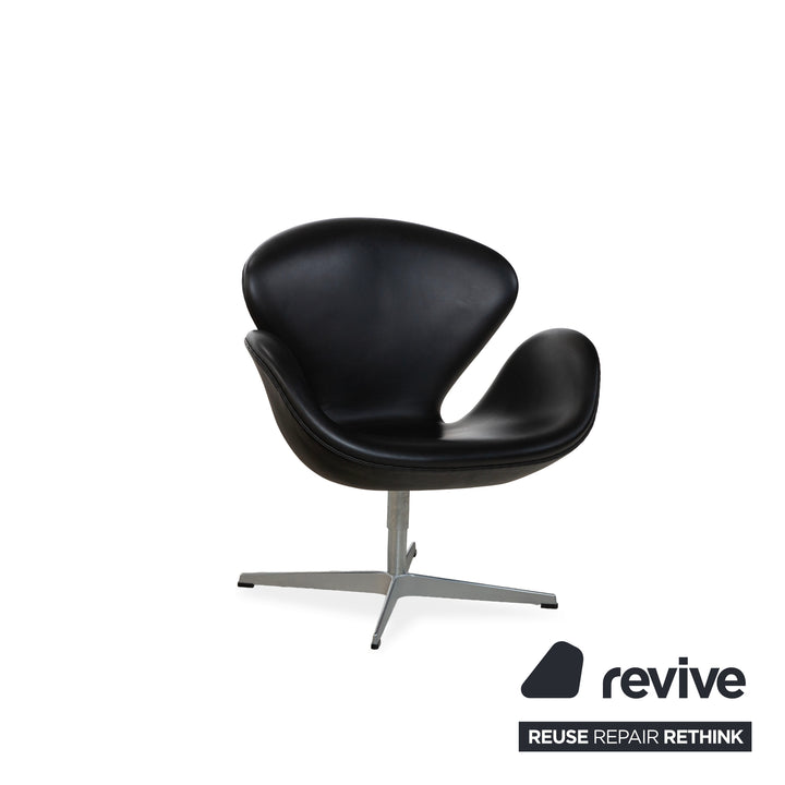 Sillón Swan de Fritz Hansen de cuero negro, función manual con mecanismo de bloqueo de giro