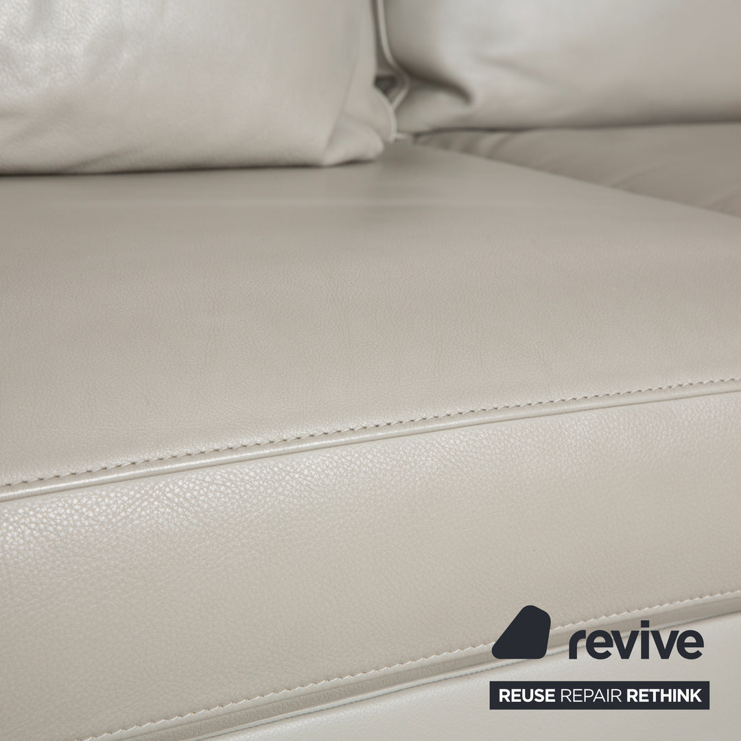 Canapé ottoman trois places en cuir FSM Clarus, gris galet, avec fonction manuelle