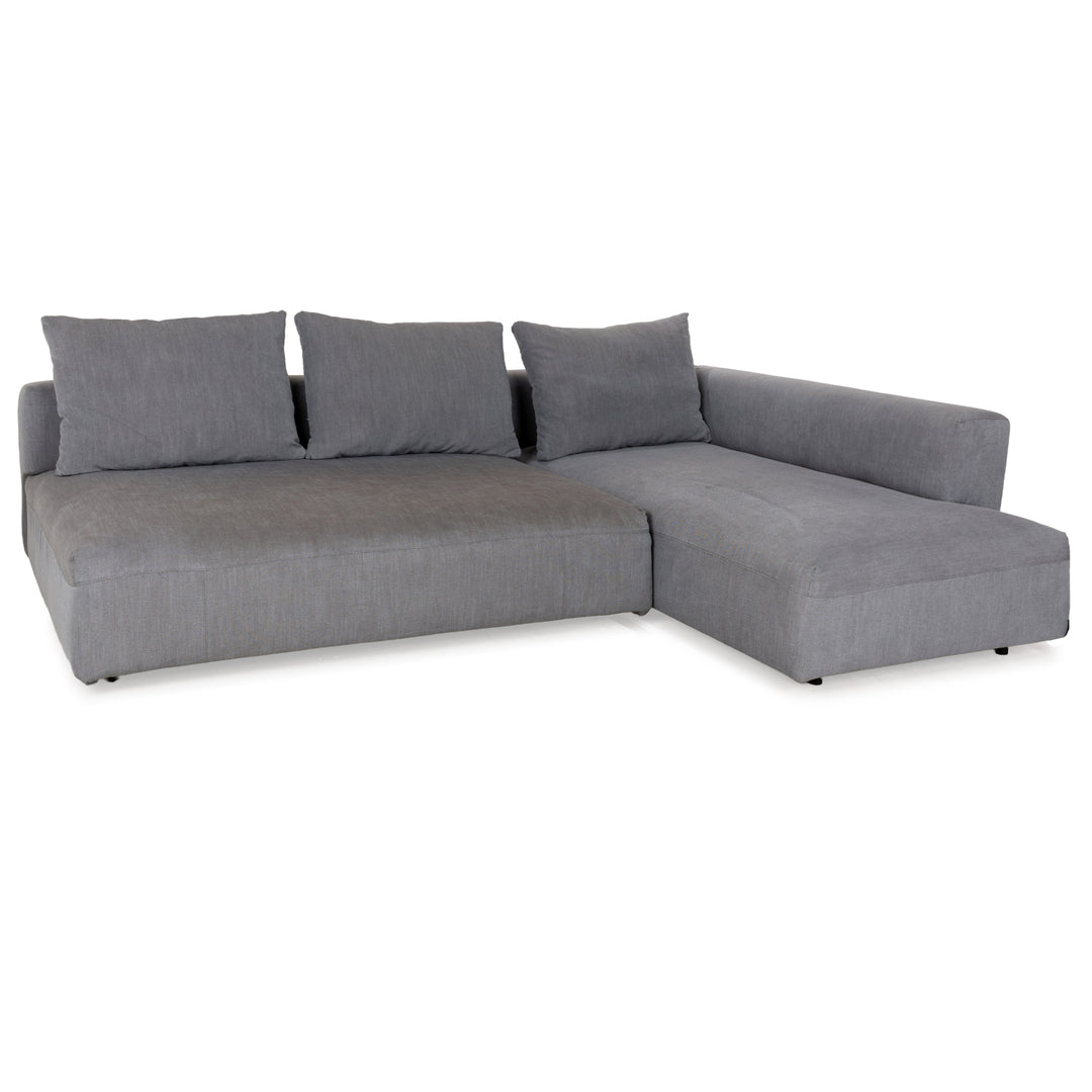 Canapé d'angle droit en tissu phosphorescent gris avec méridienne