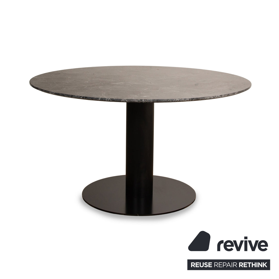 Gubi 2.0 Marble Dining Table Black Column Base Black 130 x 130 x 72 cm