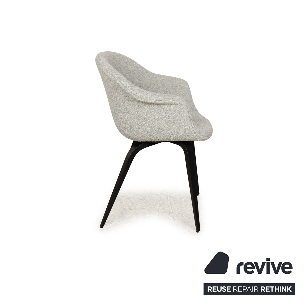 Chaise de salle à manger Gubi Bat Chair Grey Chaise à coque rembourrée Chaise de salle à manger Pieds en bois