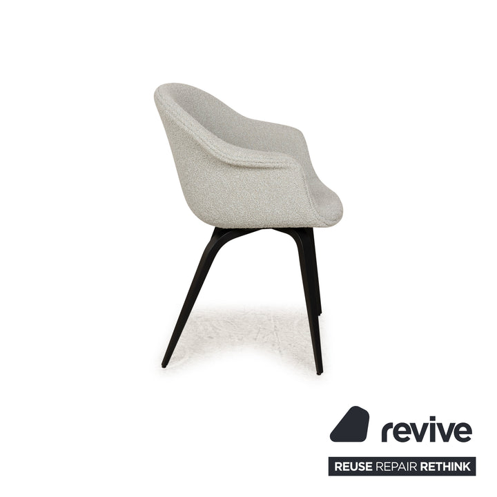 Chaise de salle à manger Gubi Bat Chair Grey Chaise à coque rembourrée Chaise de salle à manger Pieds en bois