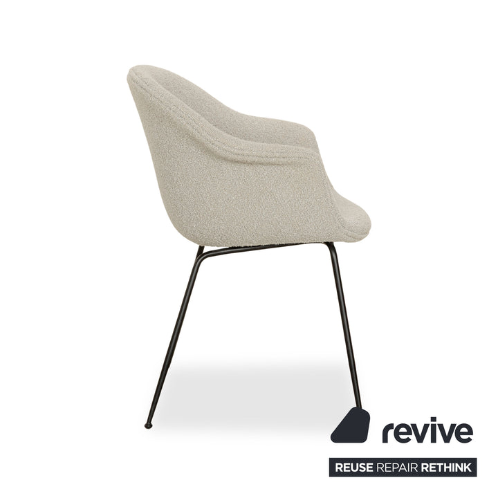 Chaise Beetle BAT en tissu gris de Gubi