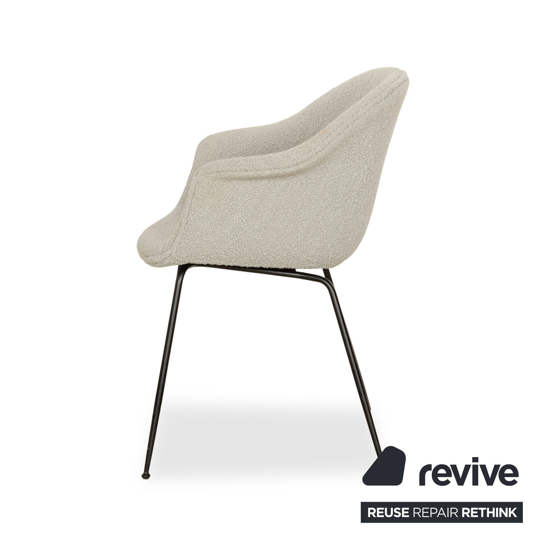 Chaise Beetle BAT en tissu gris de Gubi