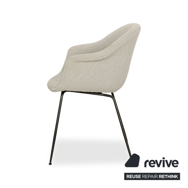 Chaise Beetle BAT en tissu gris de Gubi