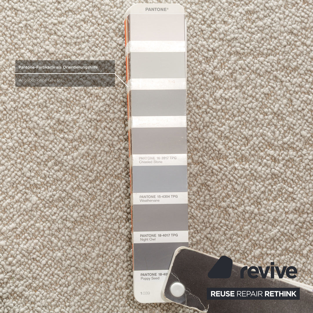 Chaise Beetle BAT en tissu gris de Gubi