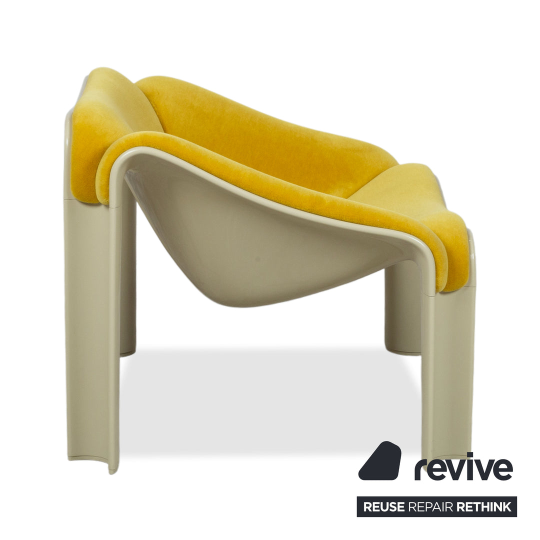 Gubi F300 Stoff Sessel Gelb Creme Eierschale