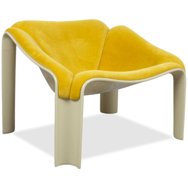Gubi F300 Stoff Sessel Gelb Creme Eierschale