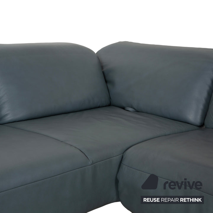 Canapé d'angle en cuir Himolla Biella, bleu-gris pétrole, réglage manuel et électrique.