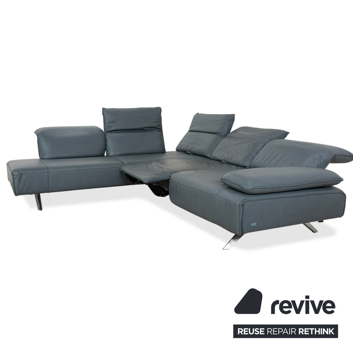 Canapé d'angle en cuir Himolla Biella avec pouf, bleu-gris pétrole, réglage manuel et électrique.