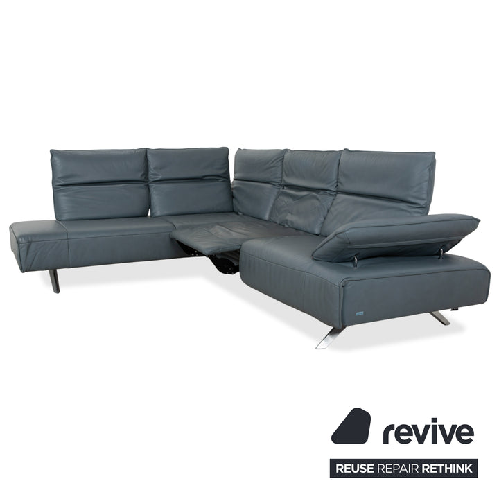 Canapé d'angle en cuir Himolla Biella avec pouf, bleu-gris pétrole, réglage manuel et électrique.