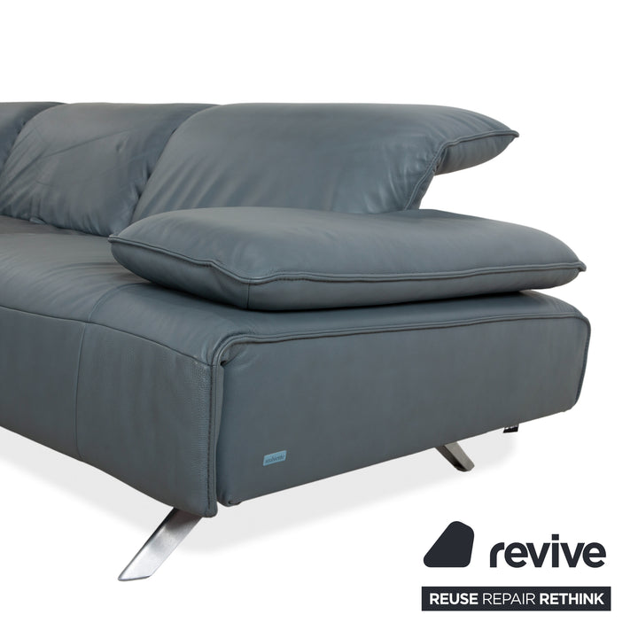 Canapé d'angle en cuir Himolla Biella avec pouf, bleu-gris pétrole, réglage manuel et électrique.