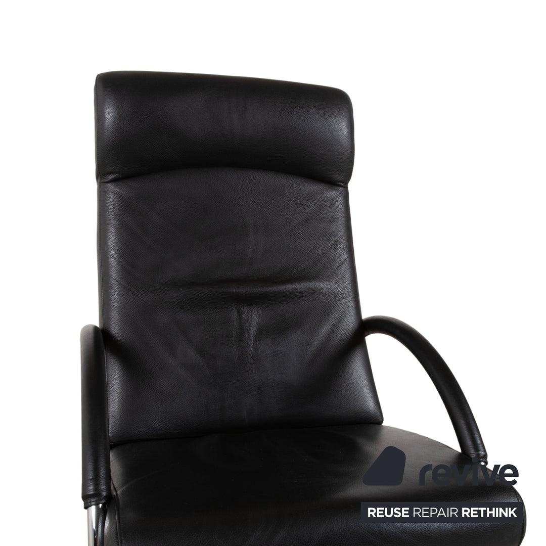 IP Design Curve Leder Sessel schwarz manuelle Funktion Relaxfunktion Design Prof. Stefan Heiliger