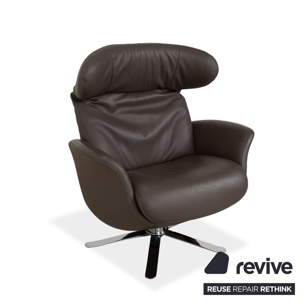 Fauteuil Joop 8115 en cuir gris taupe chromé, à réglage manuel, avec repose-pieds.