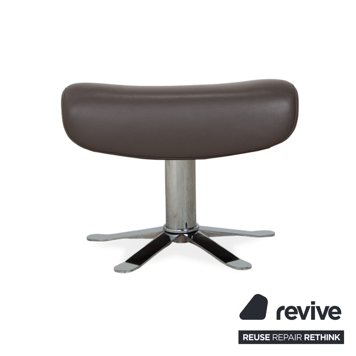 Fauteuil Joop 8115 en cuir gris taupe chromé, à réglage manuel, avec repose-pieds.