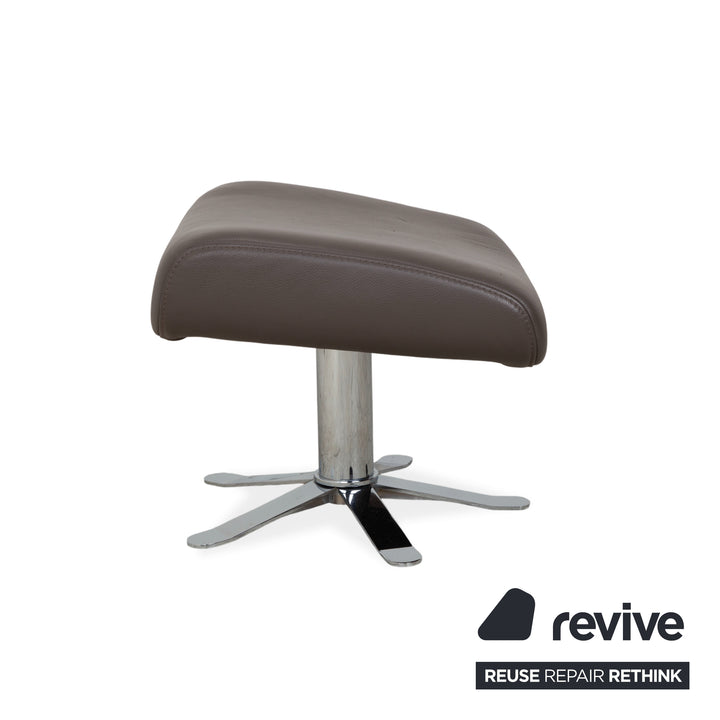 Fauteuil Joop 8115 en cuir gris taupe chromé, à réglage manuel, avec repose-pieds.