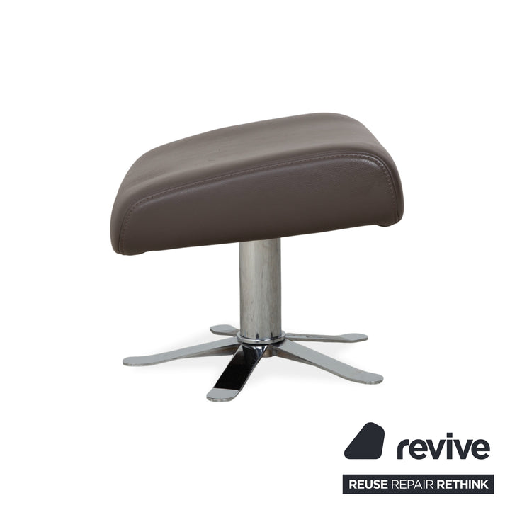 Fauteuil Joop 8115 en cuir gris taupe chromé, à réglage manuel, avec repose-pieds.