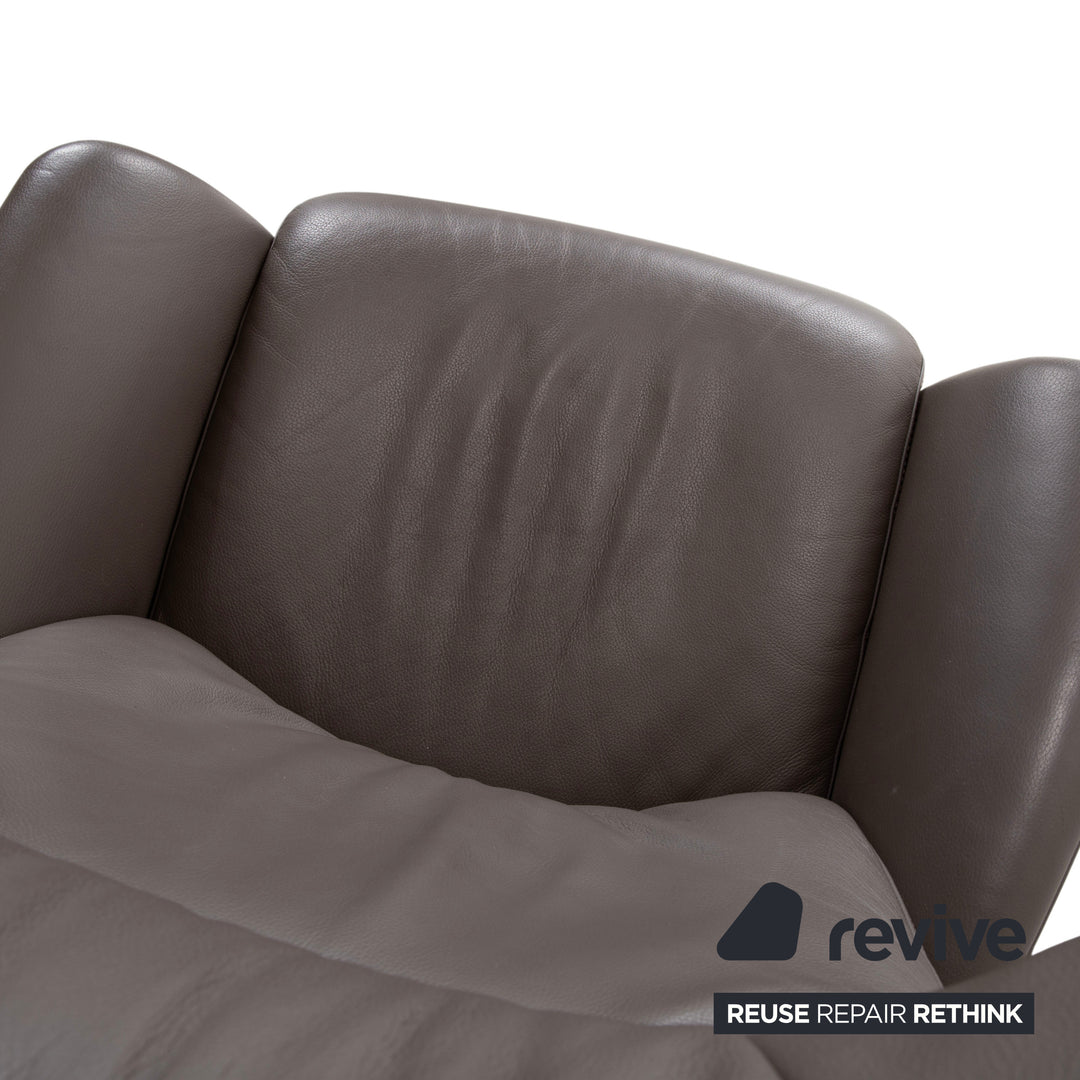 Fauteuil Joop 8115 en cuir gris taupe chromé, à réglage manuel, avec repose-pieds.