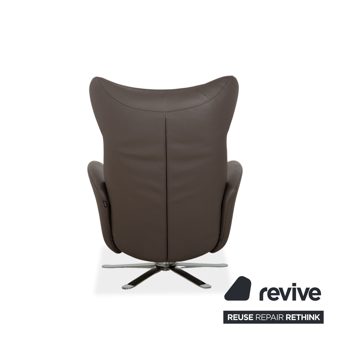 Fauteuil Joop 8115 en cuir gris taupe chromé, à réglage manuel, avec repose-pieds.