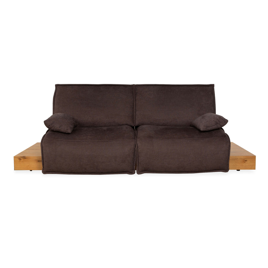 Canapé 2 places en tissu et bois Koinor Free Motion Edit Marron fonction électrique