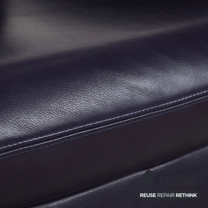 Fauteuil pivotant en cuir Koinor Interio violet aubergine