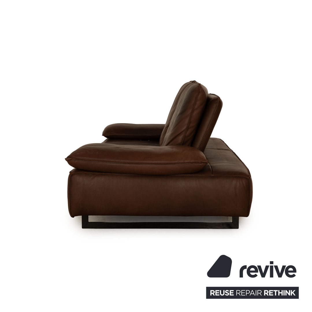 Canapé à fonction électrique marron deux places en cuir Koinor