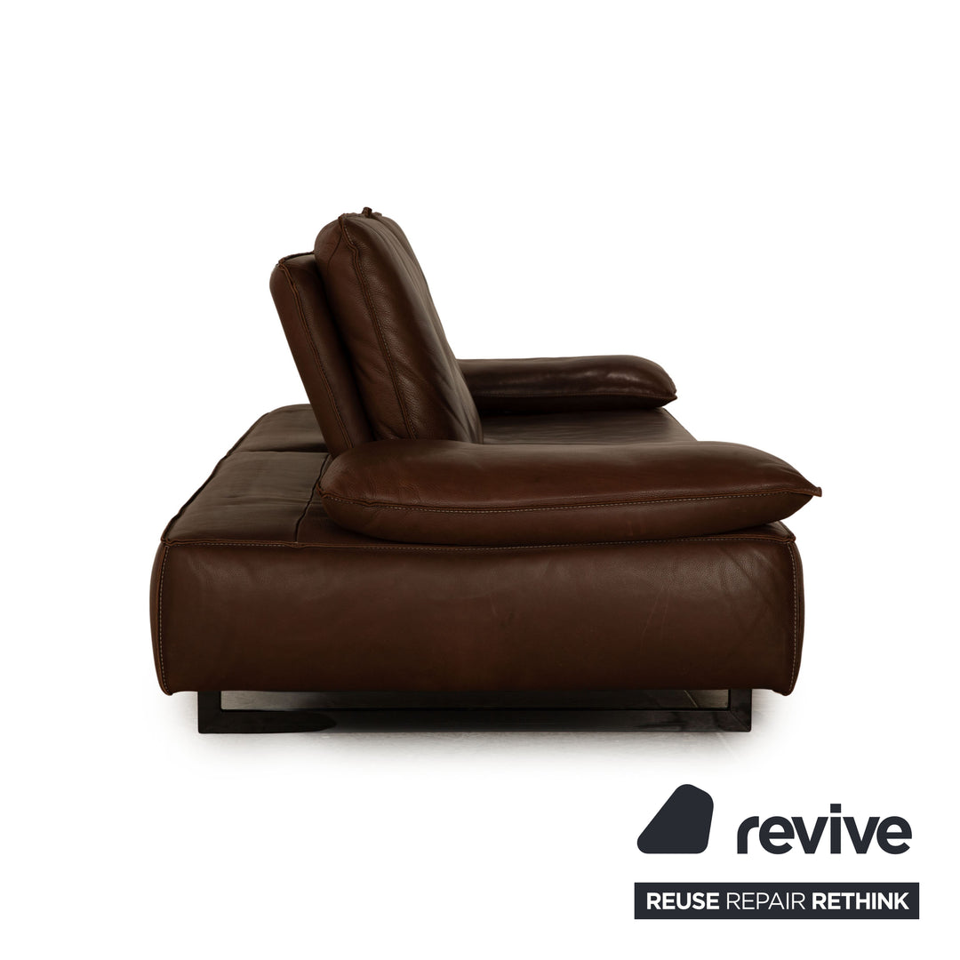 Canapé à fonction électrique marron deux places en cuir Koinor