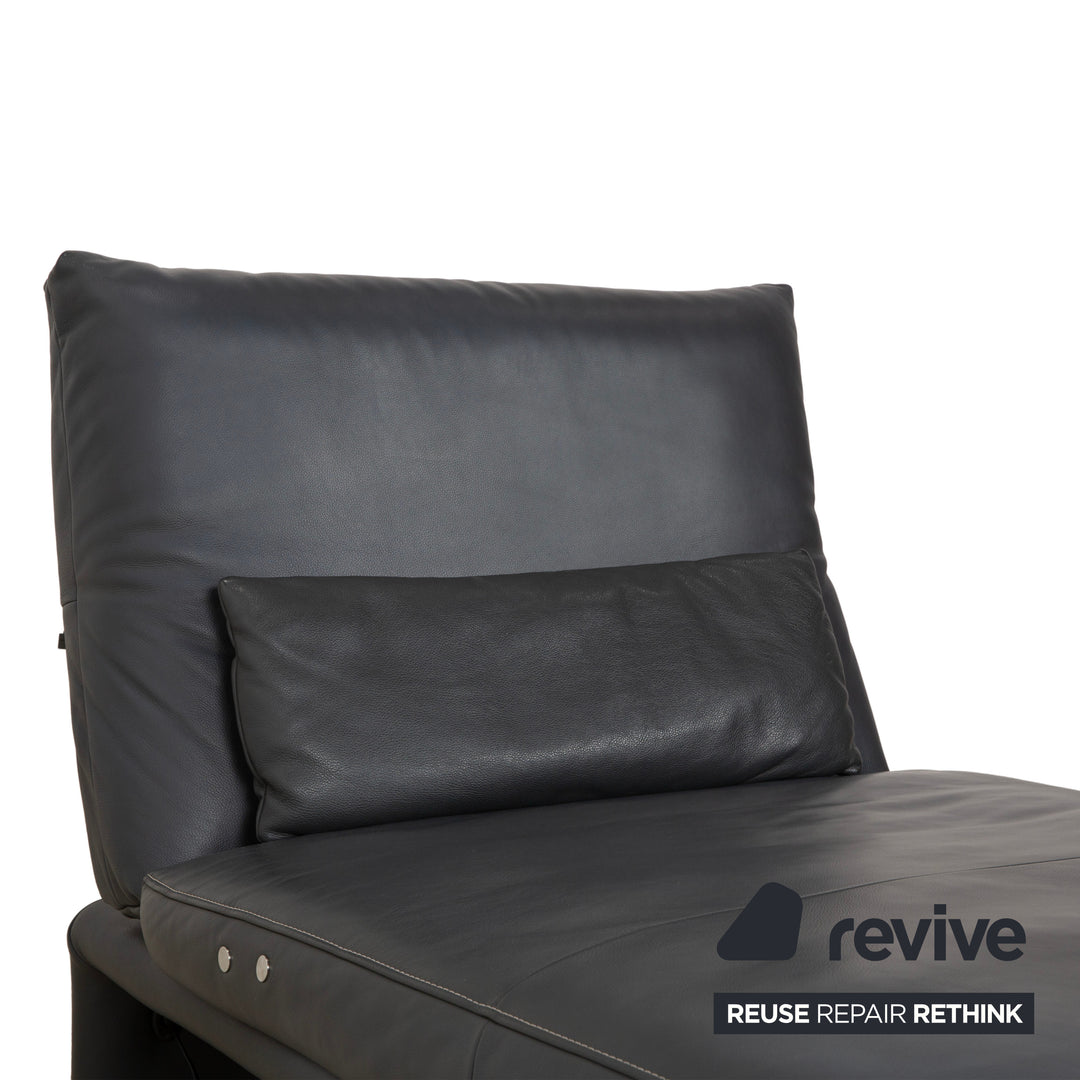Fauteuil suspendu en cuir Koinor Raoul, gris anthracite, fonction électrique