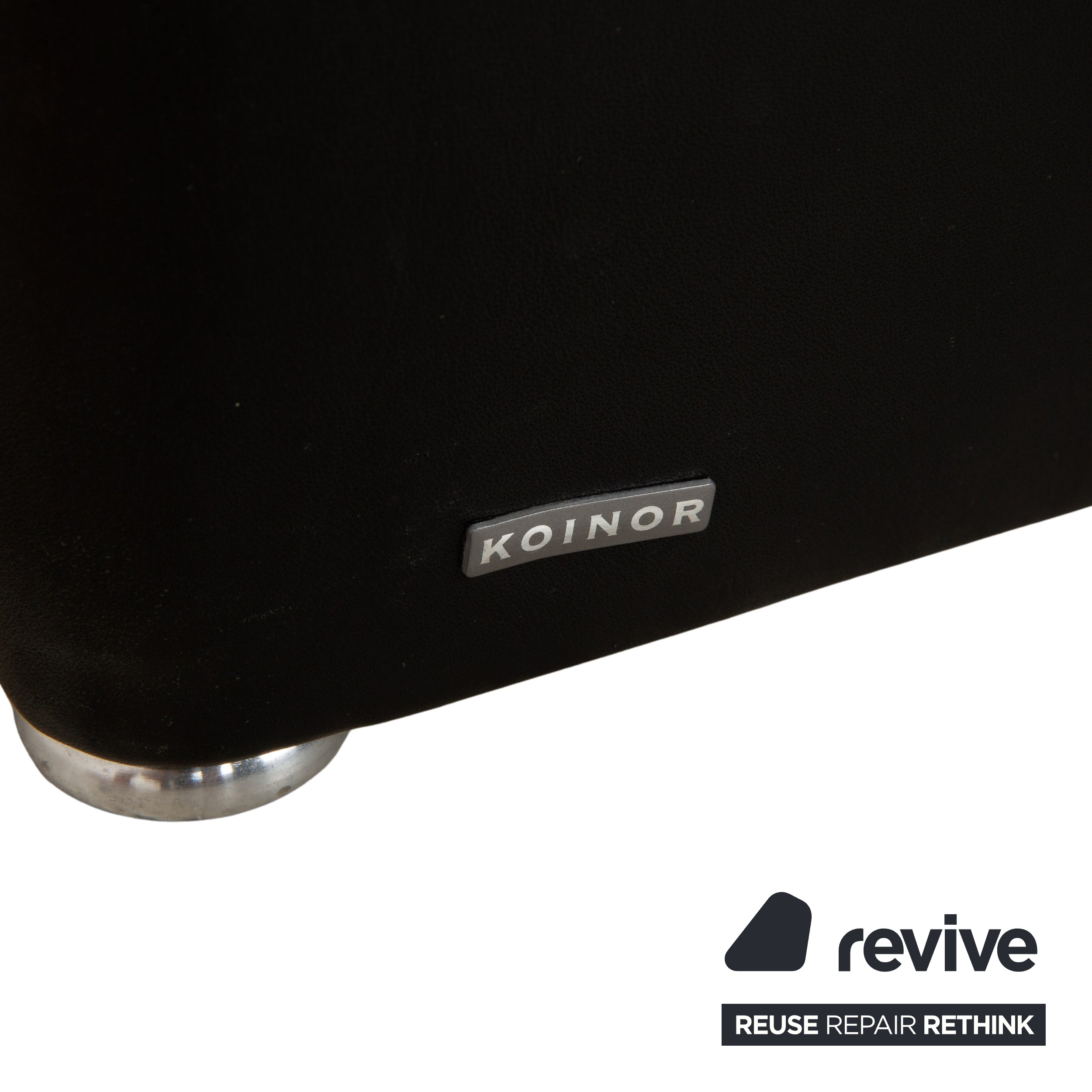 Canapé quatre places Koinor Raoul en cuir gris foncé anthracite et noir, à réglage manuel