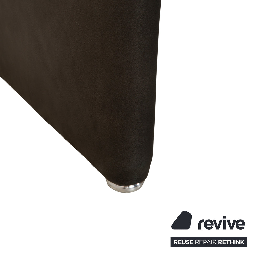 Canapé quatre places Koinor Raoul en cuir gris foncé anthracite et noir, à réglage manuel