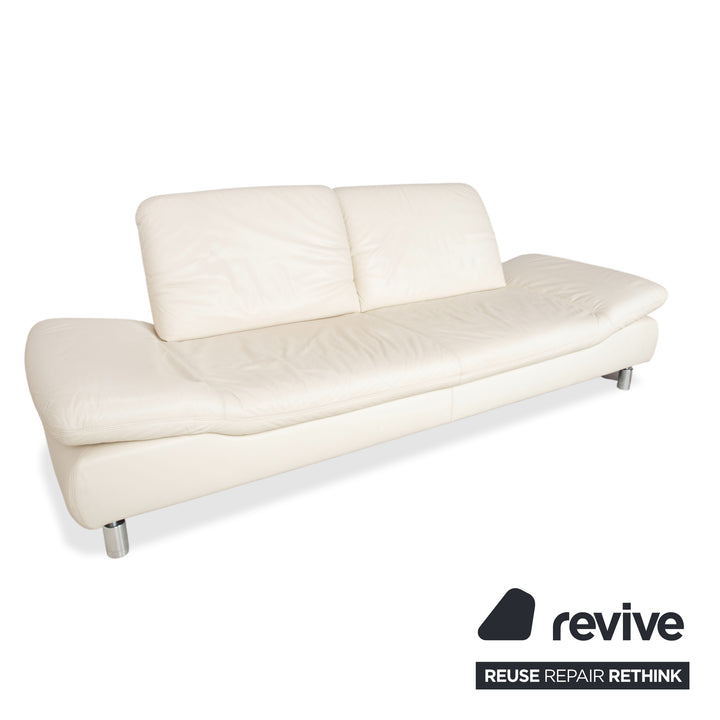 Canapé trois places Koinor Rivoli en cuir blanc crème à réglage manuel