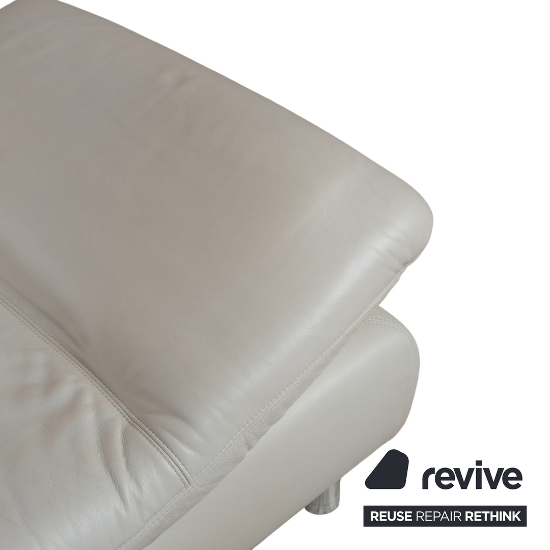 Canapé deux places Koinor Rivoli en cuir crème, blanc, gris et grège, à réglage manuel