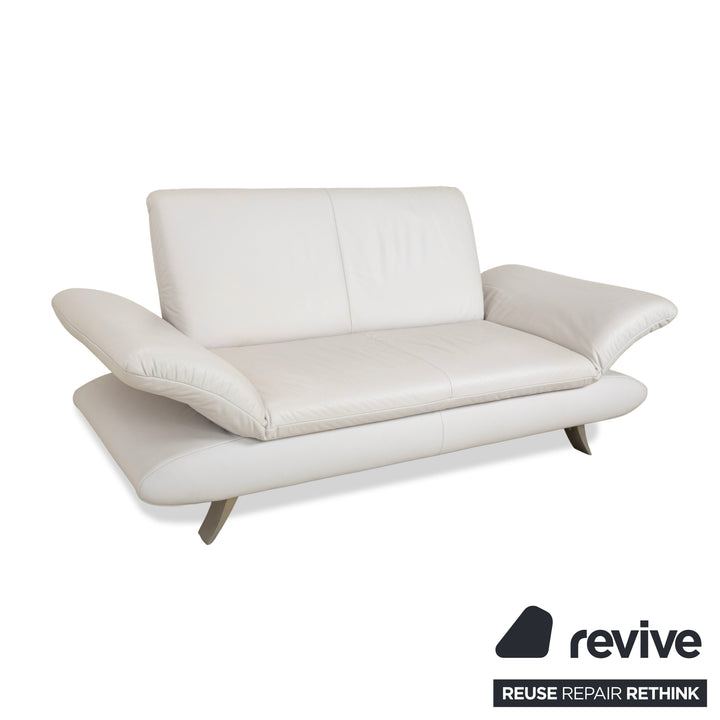 Canapé deux places en cuir Koinor Rossini beige gris bleu à fonction manuelle