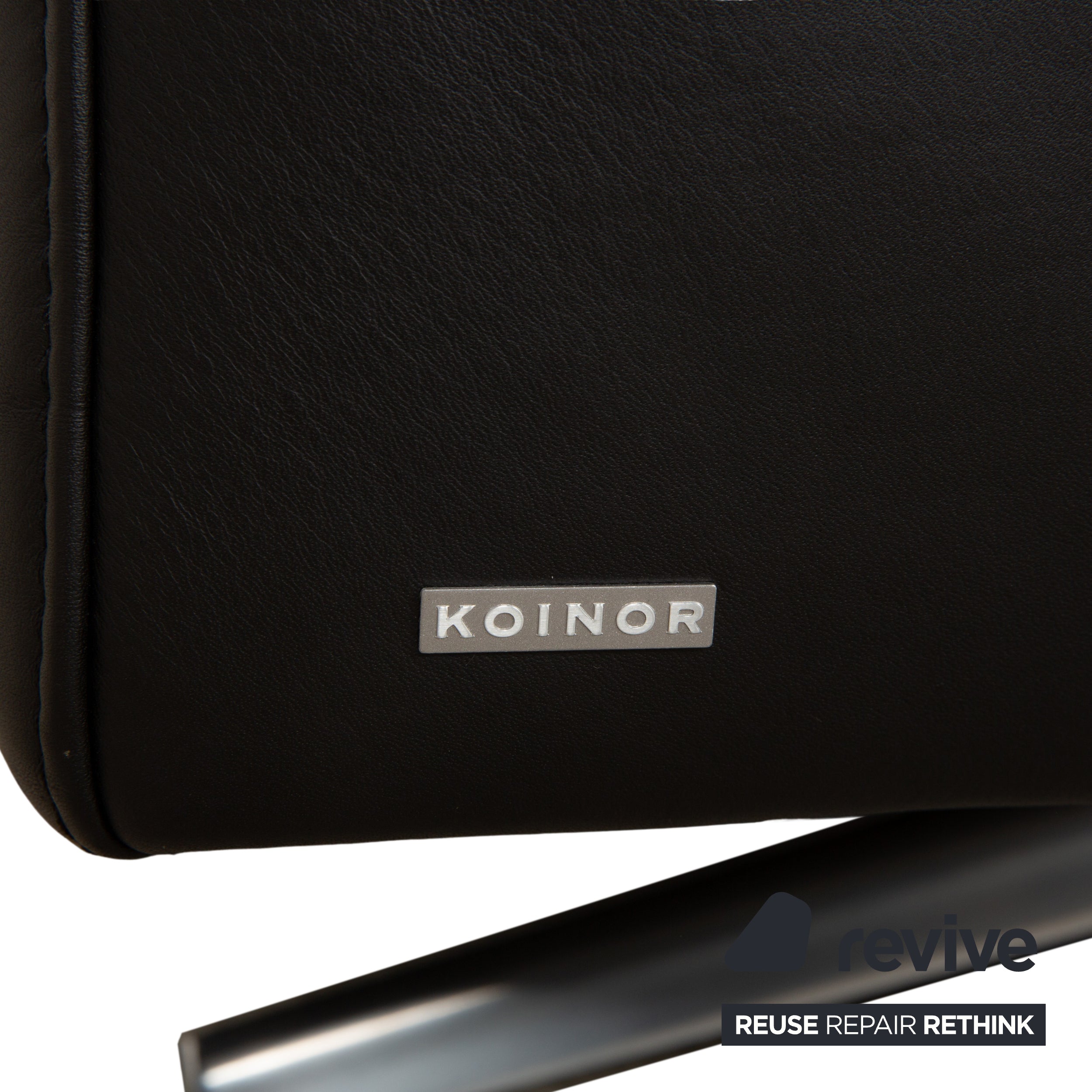 Canapé deux places en cuir noir Koinor Upgrade avec appui-tête