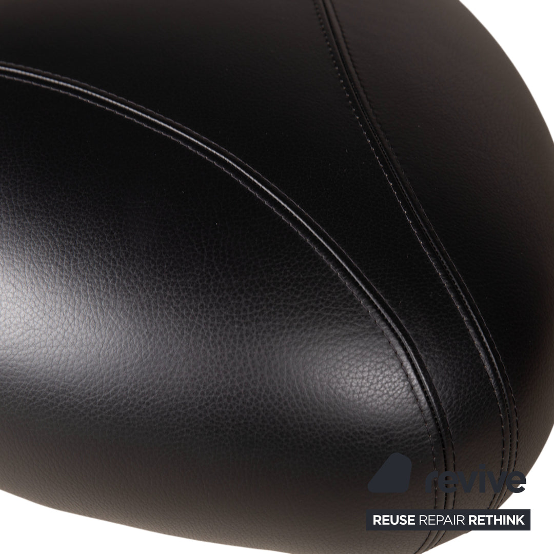 Fauteuil et tabouret en cuir noir Leolux Papageno