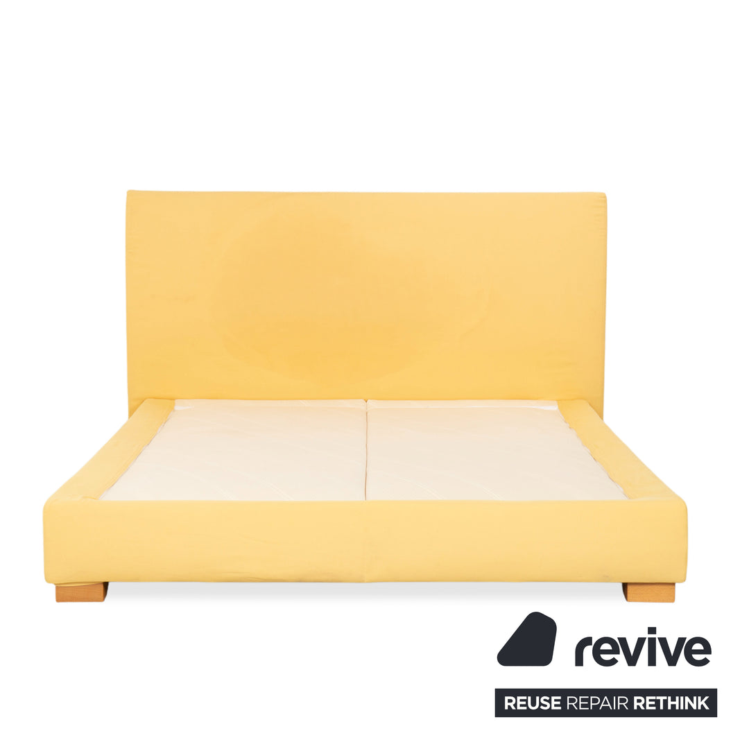 ligne roset Anna Stoff Bett Creme Gelb