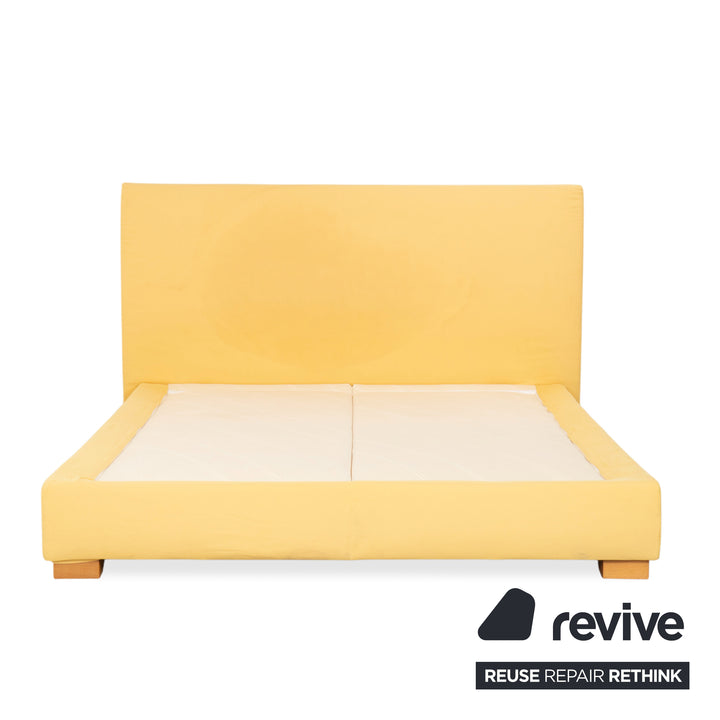 ligne roset Anna Stoff Bett Creme Gelb