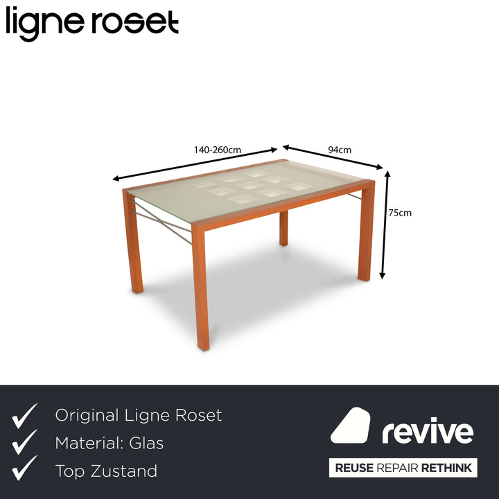 Table à manger Ligne Roset Extensia en verre marron avec fonction extractible