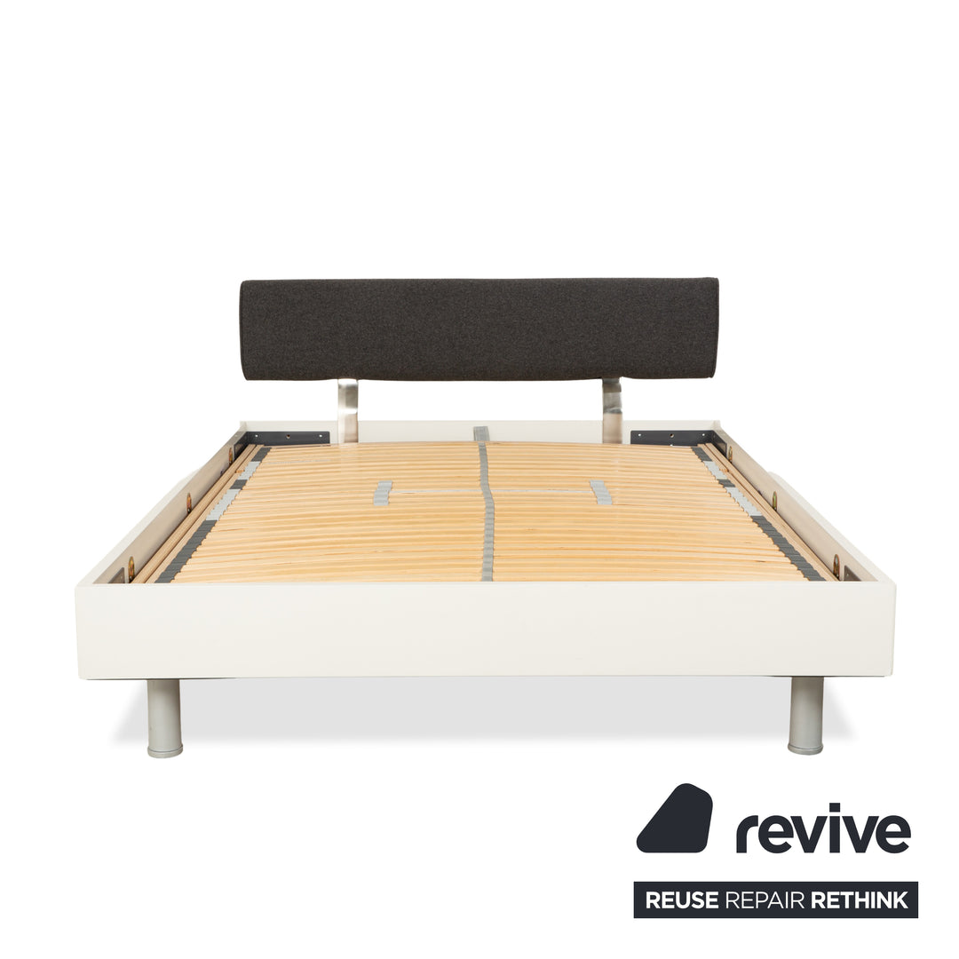 Lit en bois Ligne Roset, blanc/gris foncé, 140 x 200 cm