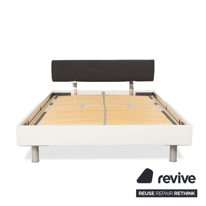Lit en bois Ligne Roset, blanc/gris foncé, 140 x 200 cm