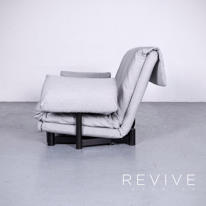 Canapé trois places Multy Designer de Ligne Roset en tissu gris, fonction convertible avec accoudoirs