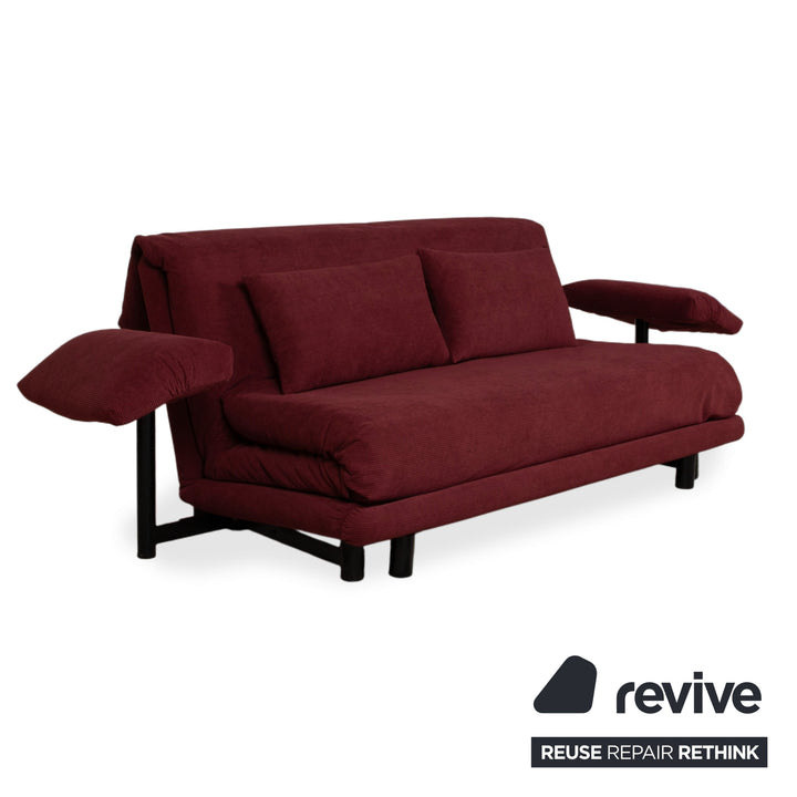 Ligne Roset Multy Canapé trois places avec accoudoirs en velours côtelé rouge, fonction couchage manuelle, housse neuve ALUNA 248