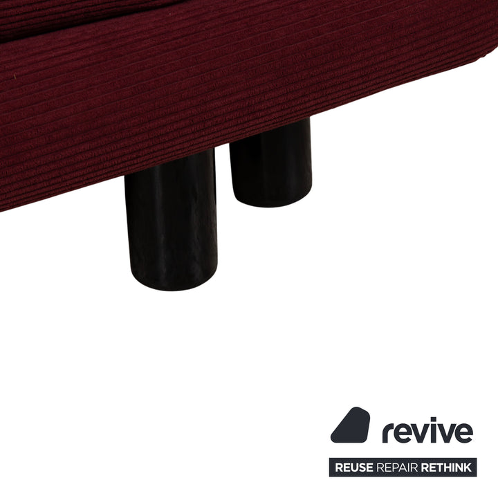 Ligne Roset Multy Canapé trois places avec accoudoirs en velours côtelé rouge, fonction couchage manuelle, housse neuve ALUNA 248