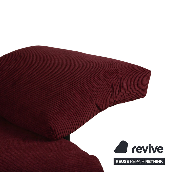 Ligne Roset Multy Canapé trois places avec accoudoirs en velours côtelé rouge, fonction couchage manuelle, housse neuve ALUNA 248