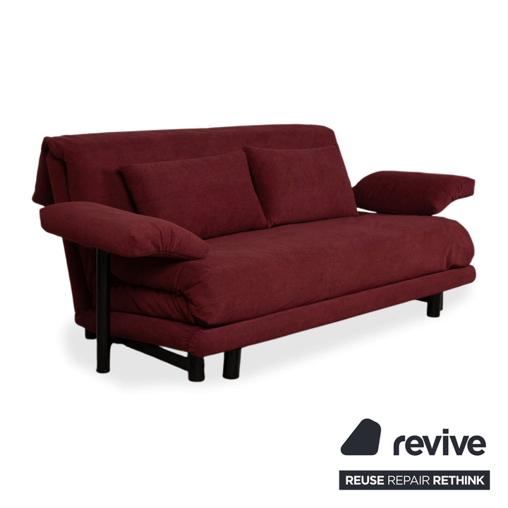 Ligne Roset Multy Canapé trois places avec accoudoirs en velours côtelé rouge, fonction couchage manuelle, housse neuve ALUNA 248