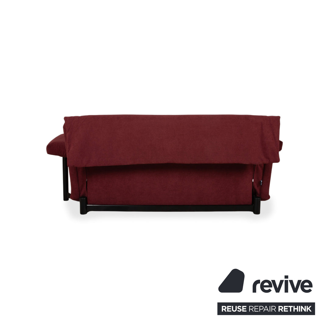 Ligne Roset Multy Canapé trois places avec accoudoirs en velours côtelé rouge, fonction couchage manuelle, housse neuve ALUNA 248