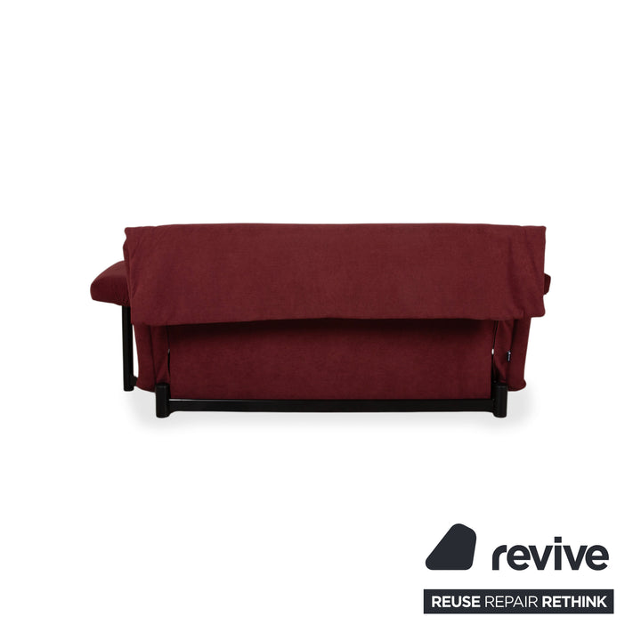 Ligne Roset Multy Canapé trois places avec accoudoirs en velours côtelé rouge, fonction couchage manuelle, housse neuve ALUNA 248
