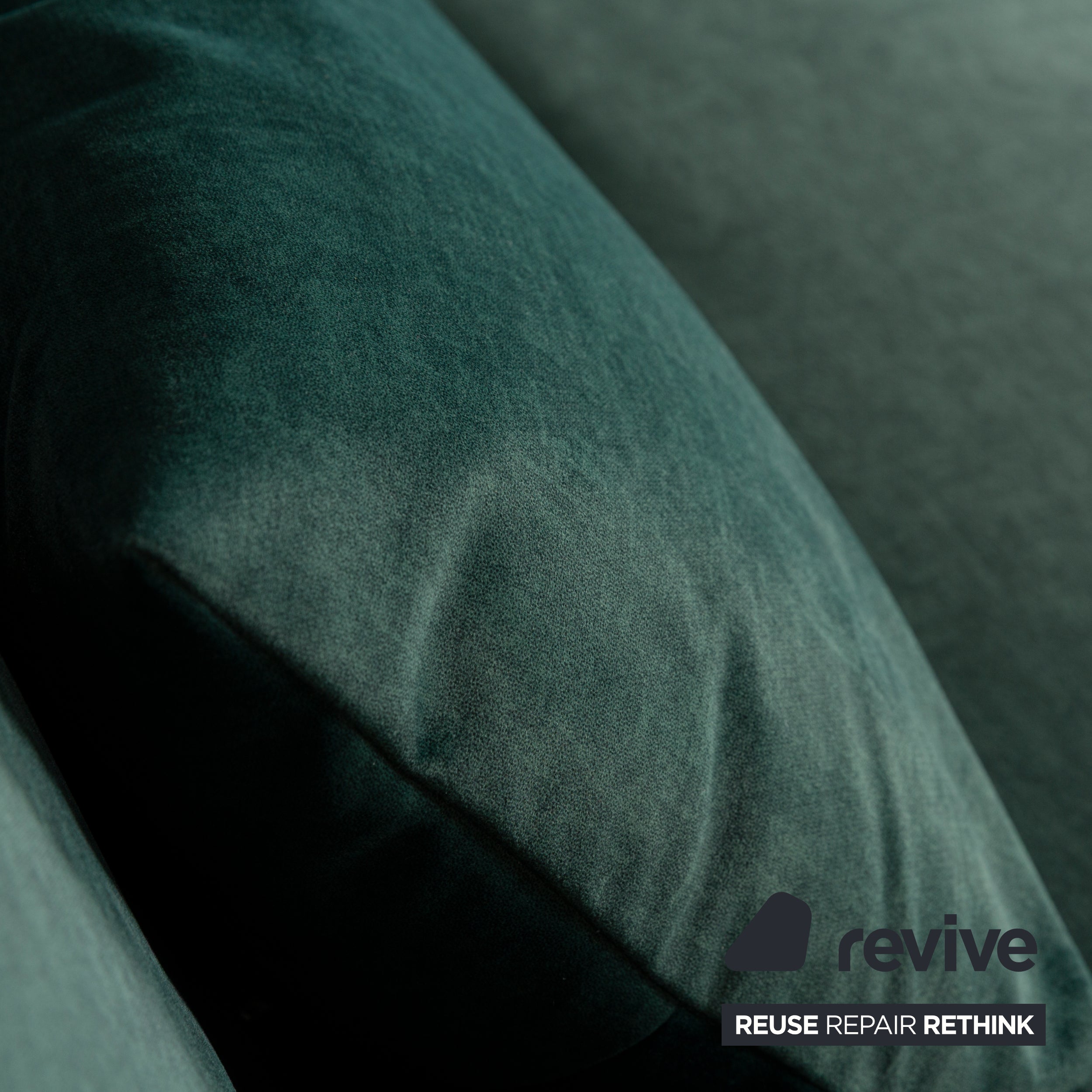Canapé-lit trois places Ligne Roset Multy vert avec accoudoirs, housse neuve