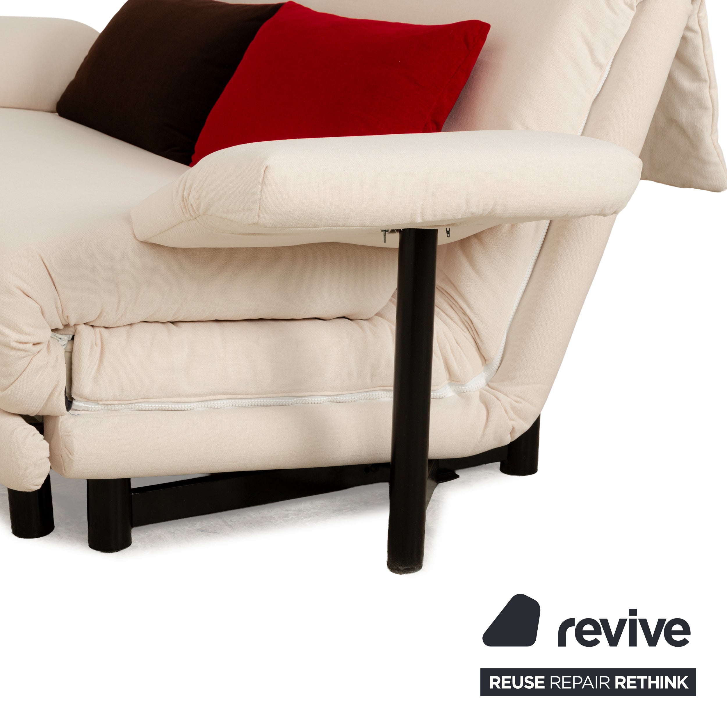 Canapé-lit trois places Ligne Roset Multy en tissu beige avec fonction couchage manuelle, nouvelle housse